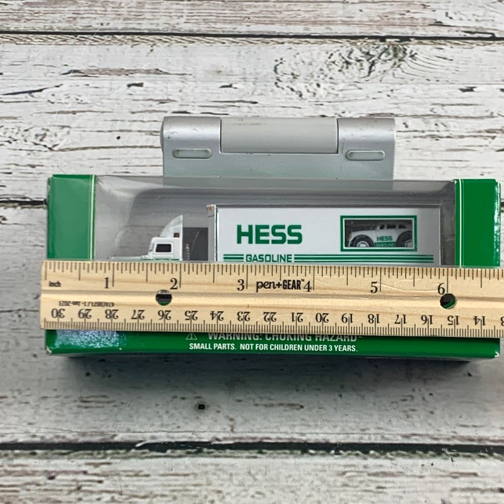 2006 Hess Miniature 18 Wheeler & Racer Truck NEW in Box - Collectible Mint - Picture 6 of 7